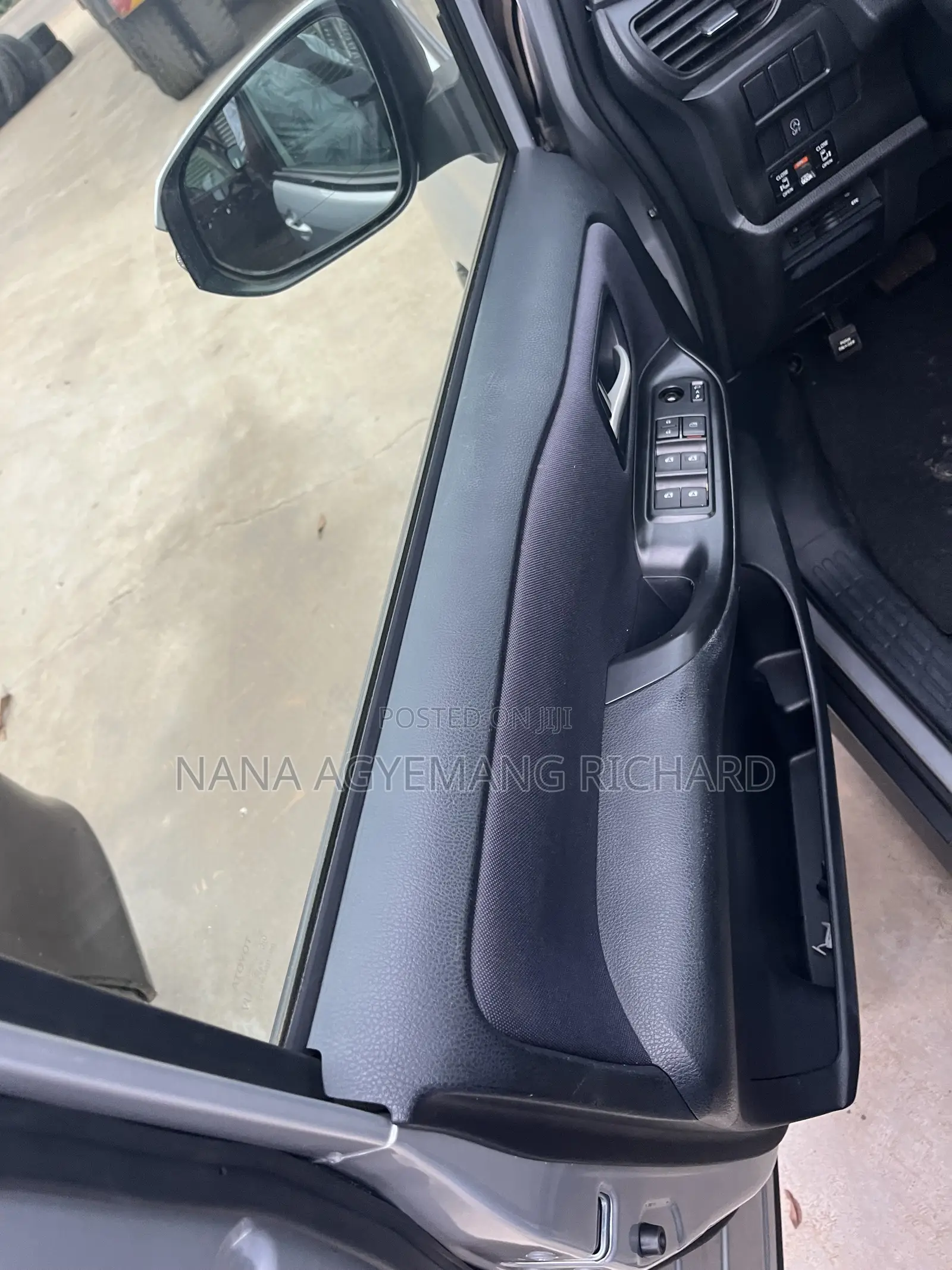 Toyota Noah 2.0 FWD (8 Seater) 2015 Silver