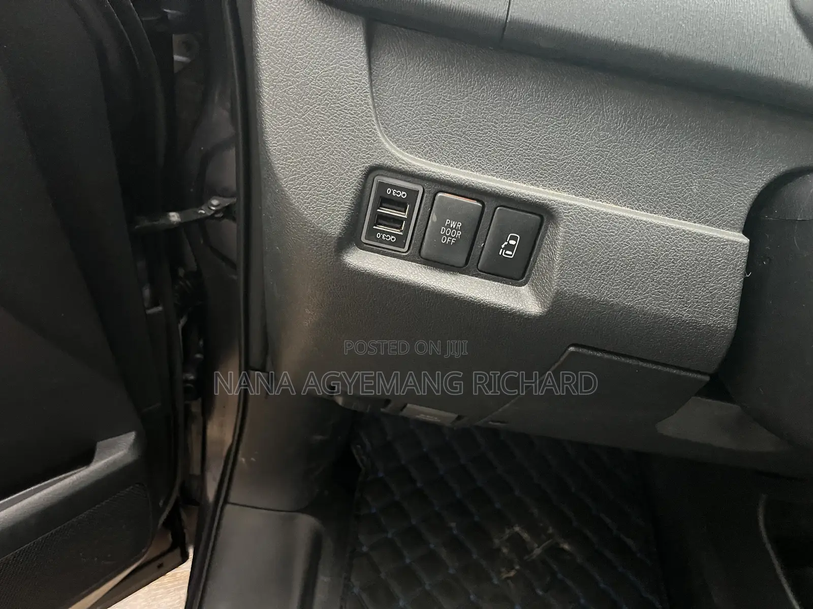 Toyota Voxy ZS Kirameki III 2WD 8-Seater 2013 Blue