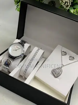 Eloquent Ladies Jewelry Set