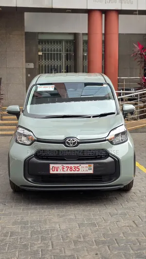 Toyota Sienta 2023 Gray