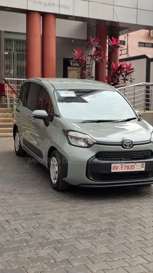 Toyota Sienta 2023 Gray