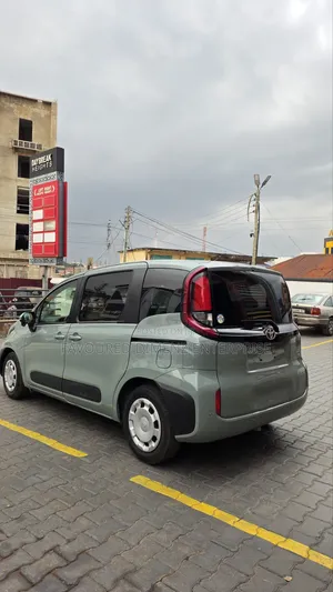 Toyota Sienta 2023 Gray