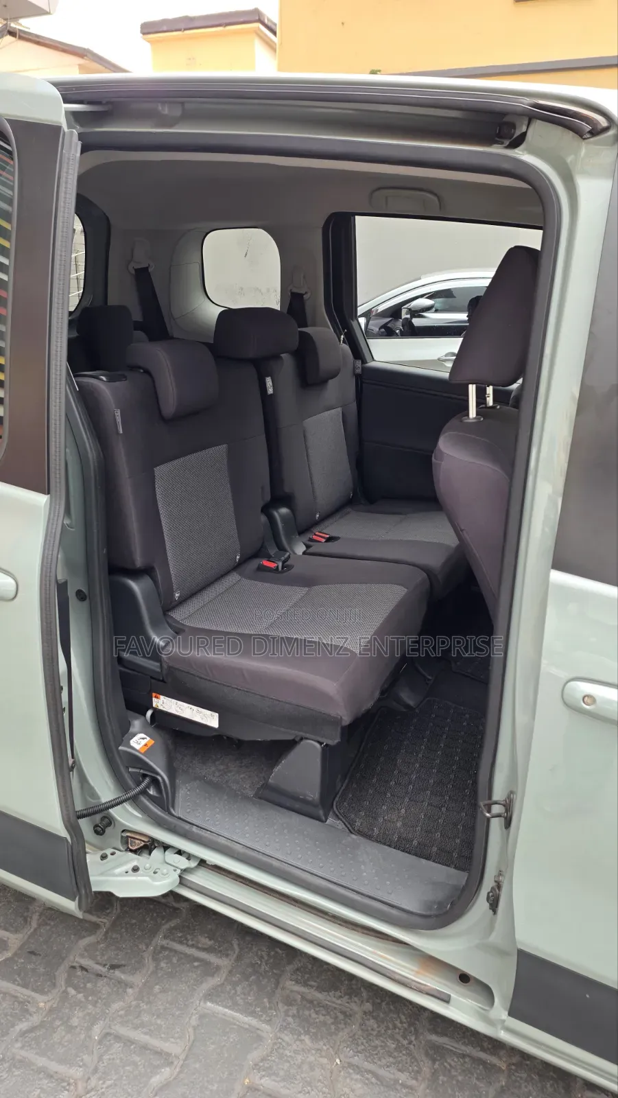 Toyota Sienta 2023 Gray