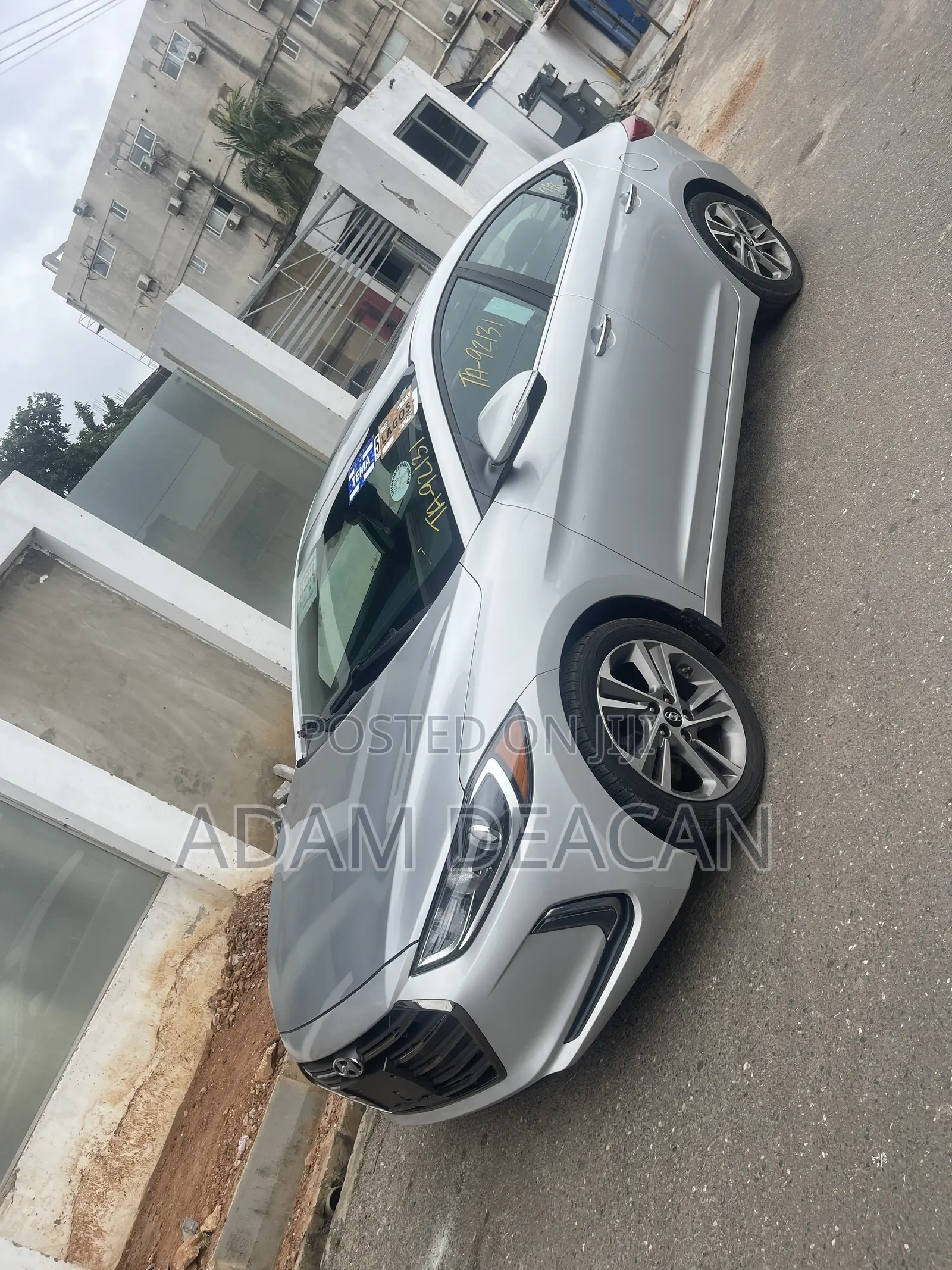 Hyundai Elantra Limited Sedan FWD (2.0L 4cyl 6A) 2017 Silver