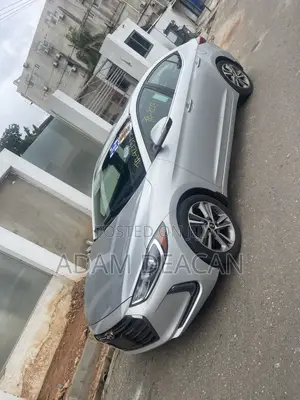 Hyundai Elantra Limited Sedan FWD (2.0L 4cyl 6A) 2017 Silver