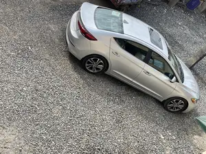 Hyundai Elantra Limited Sedan FWD (2.0L 4cyl 6A) 2017 Silver