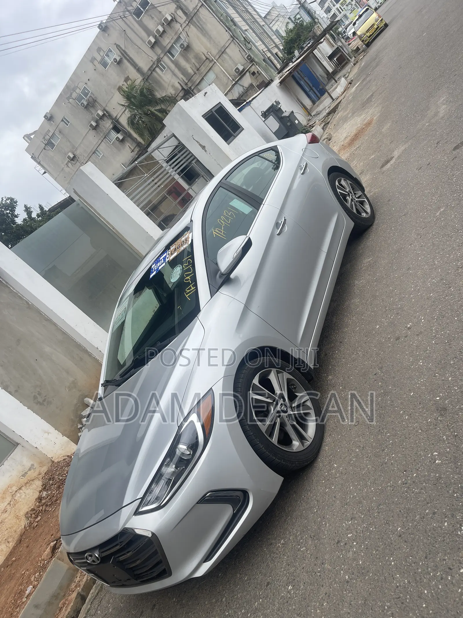 Hyundai Elantra Limited Sedan FWD (2.0L 4cyl 6A) 2017 Silver