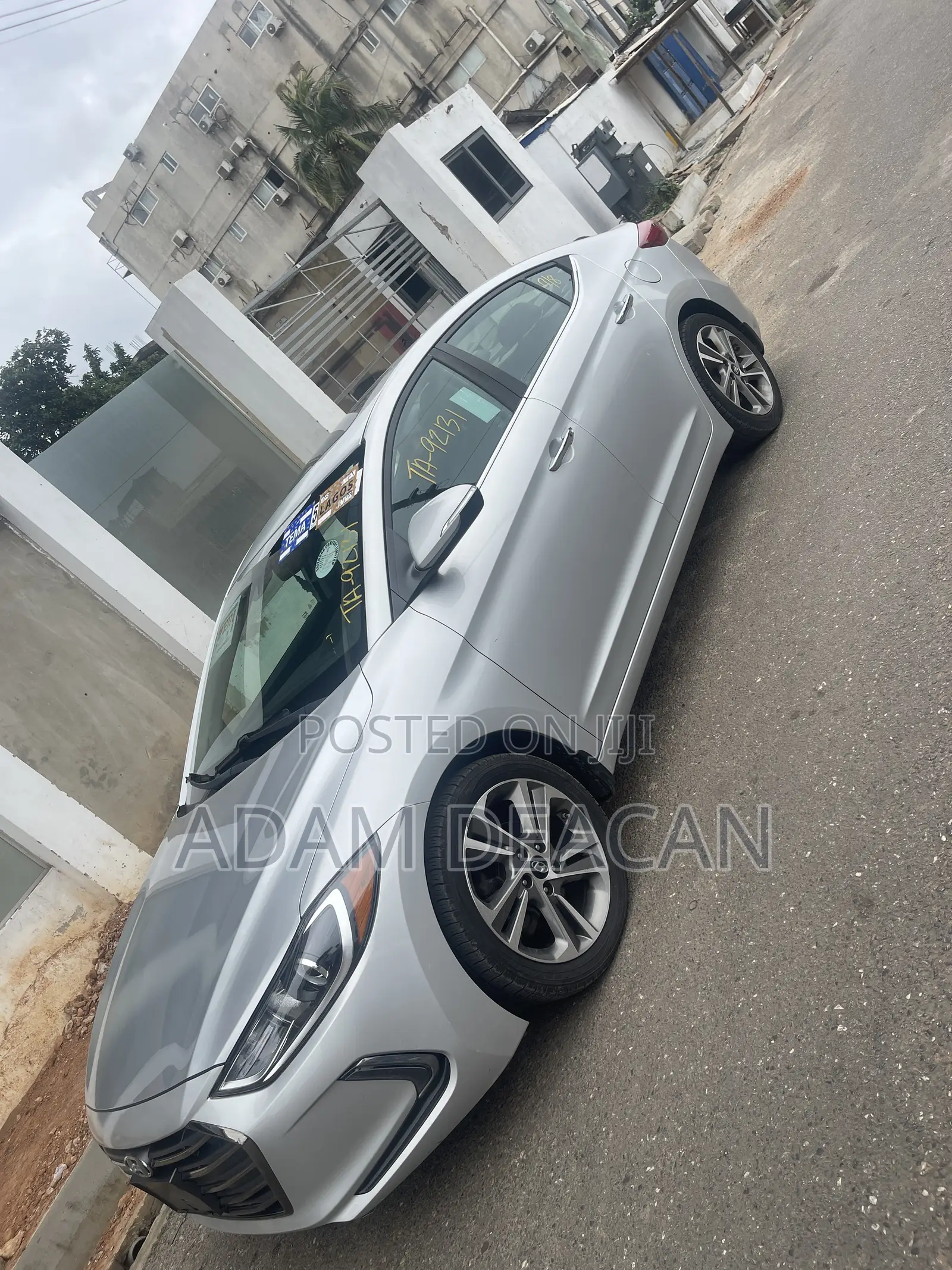 Hyundai Elantra Limited Sedan FWD (2.0L 4cyl 6A) 2017 Silver