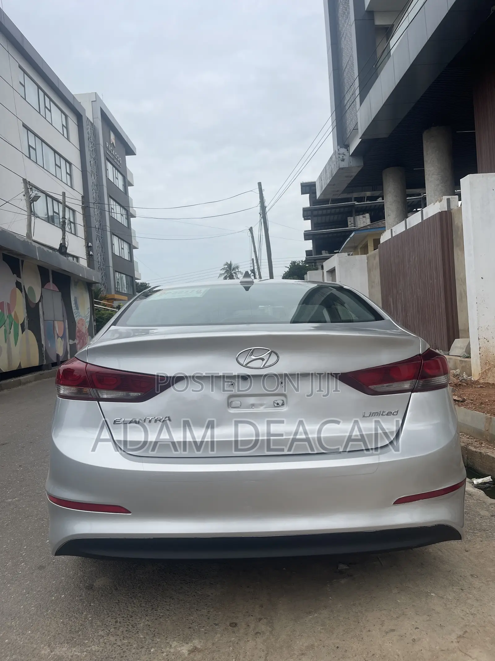 Hyundai Elantra Limited Sedan FWD (2.0L 4cyl 6A) 2017 Silver