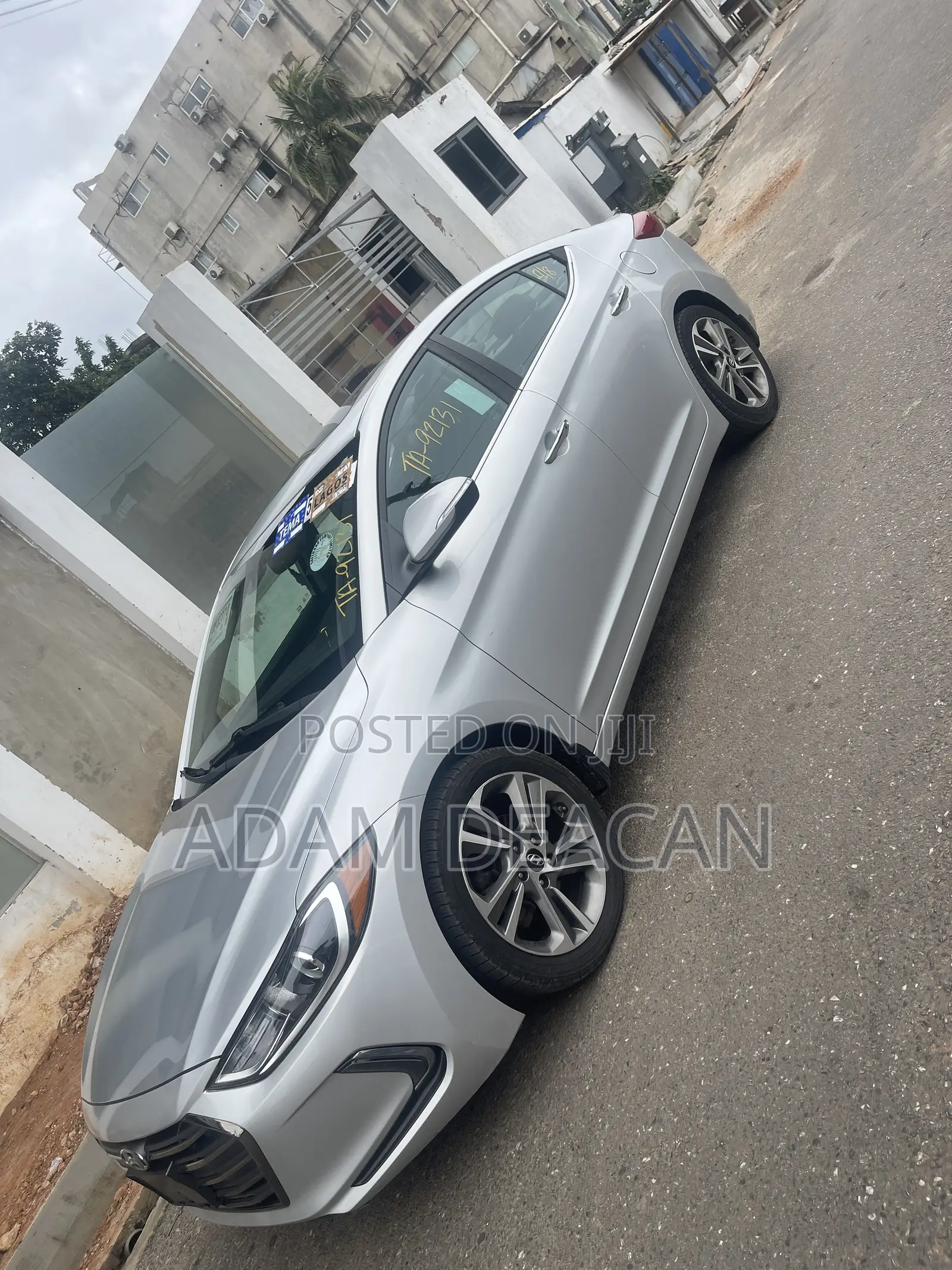 Hyundai Elantra Limited Sedan FWD (2.0L 4cyl 6A) 2017 Silver