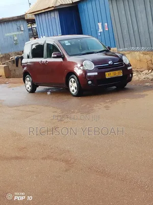 Toyota Sienta 2013 Brown