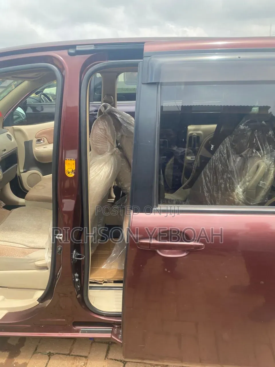 Toyota Sienta 2013 Brown
