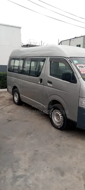 Toyota HiAce 1998 Silver