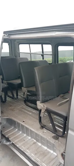 Toyota HiAce 1998 Silver