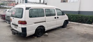 Mitsubishi L300 1999 White