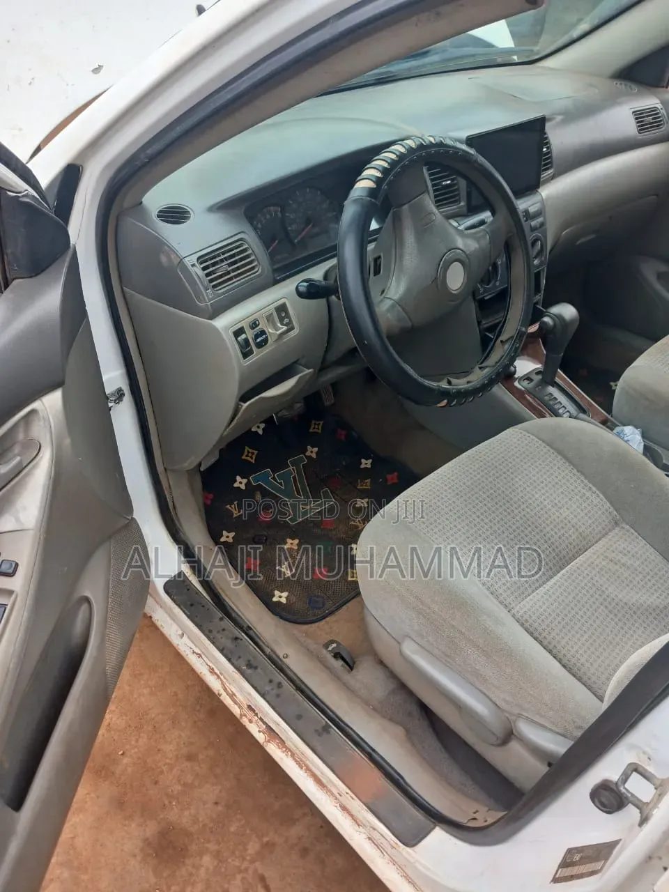 Toyota HiAce 2013 White