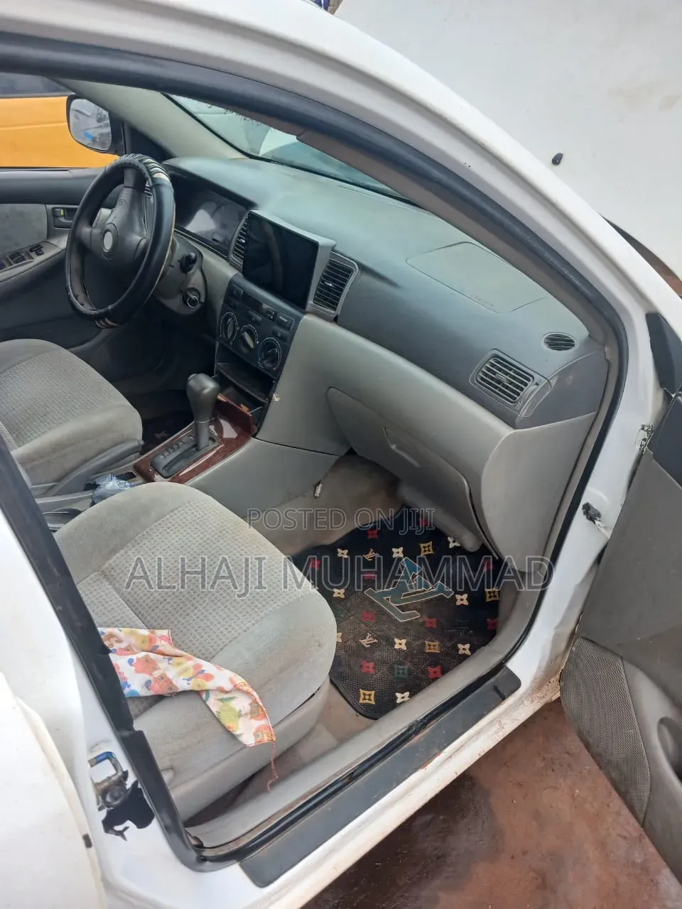 Toyota HiAce 2013 White
