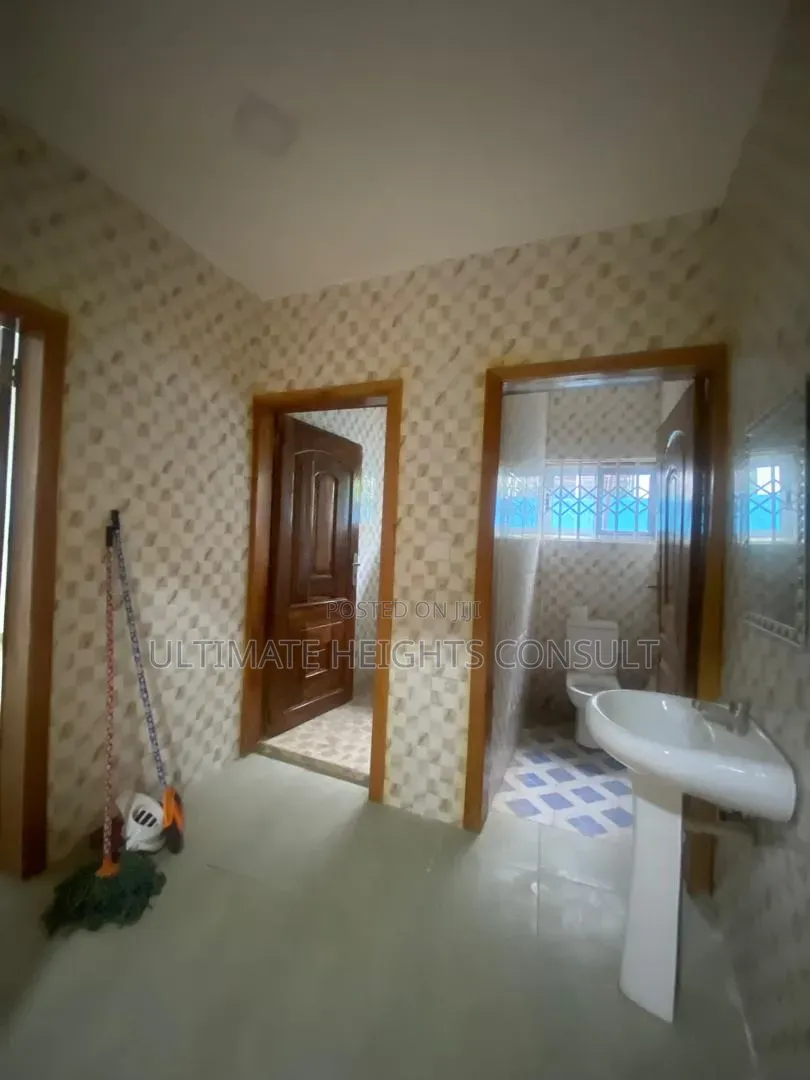 3bdrm House in Franko Estates, Amasaman for sale