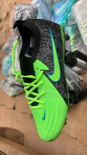Football Boot(Nike Phantom)