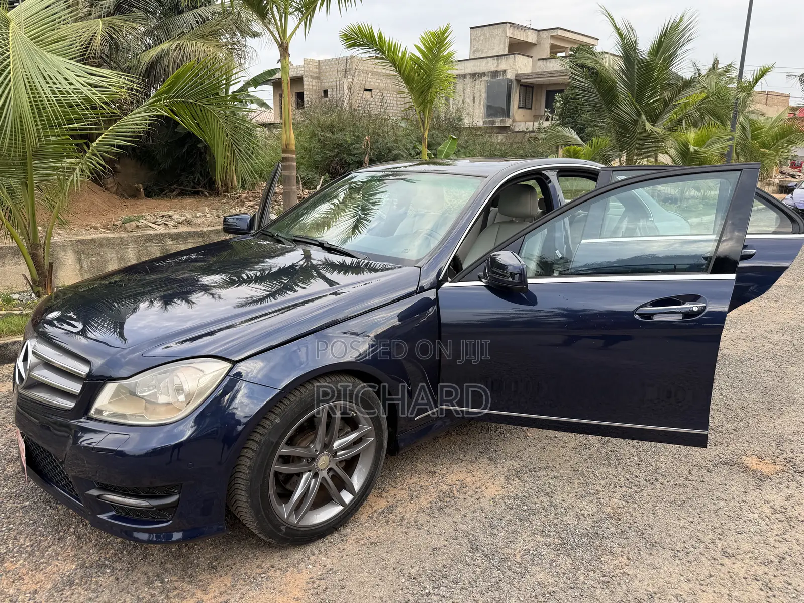 Mercedes-Benz C250 2014 Blue