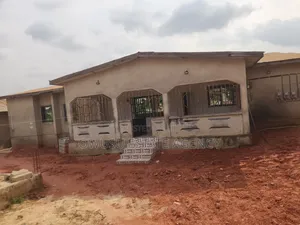 8bdrm House in Ahwiaa Medoma, Kumasi Metropolitan for sale