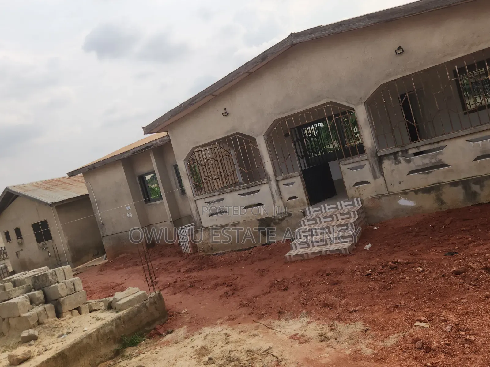 8bdrm House in Ahwiaa Medoma, Kumasi Metropolitan for sale