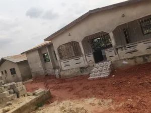 8bdrm House in Ahwiaa Medoma, Kumasi Metropolitan for sale