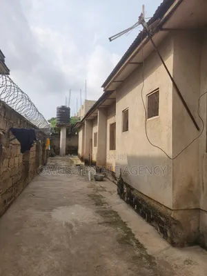 8bdrm House in Ahwiaa Medoma, Kumasi Metropolitan for sale