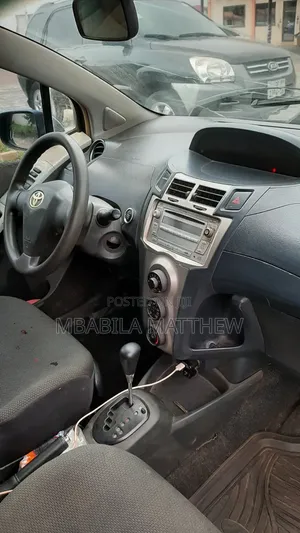 Toyota Vitz 2010 Black