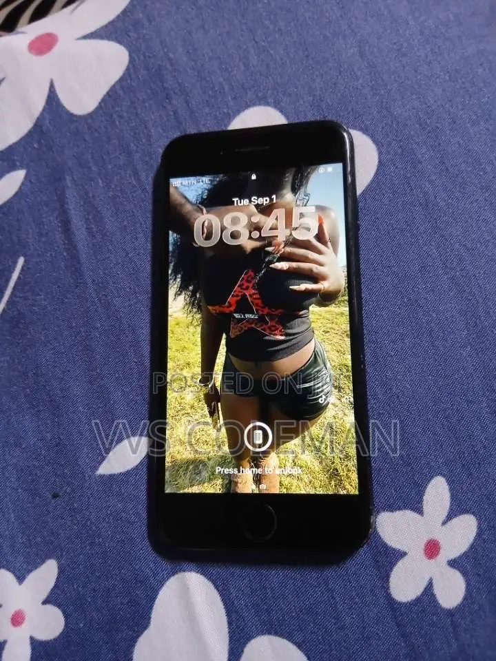 Apple iPhone SE (2020) 64 GB Black