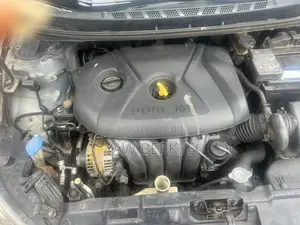 Hyundai Elantra GLS Sedan FWD (1.8L 4cyl 6A) 2013 Gray