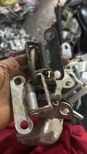 Toyota Vitz,Rav4,matrix,Highlander,IM,vibe 2005,2009,2010 Boot Hinge