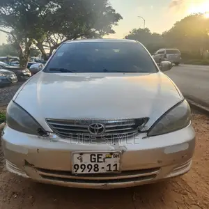 Toyota Camry 2005 Gold