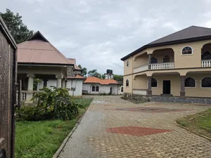 12bdrm House in Fredimens Real, Atwima Nwabiagya for sale