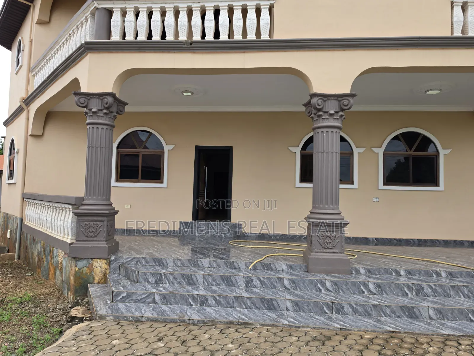 12bdrm House in Fredimens Real, Atwima Nwabiagya for sale