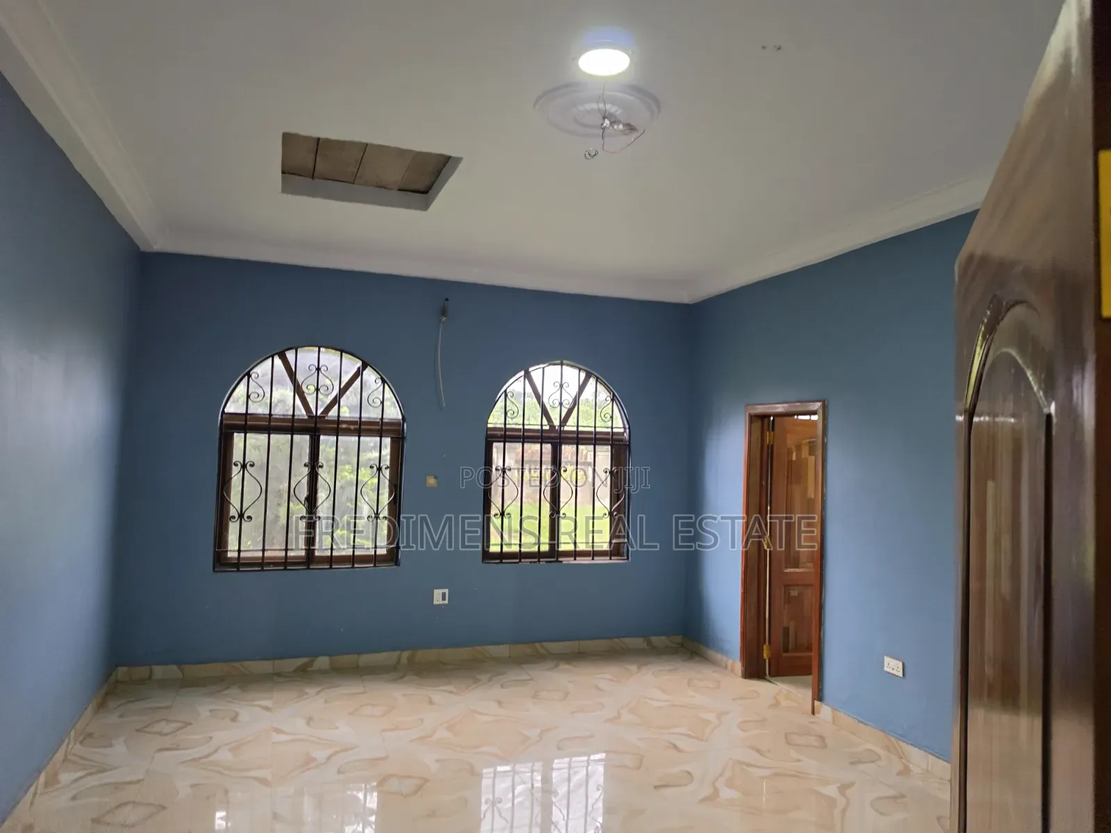 12bdrm House in Fredimens Real, Atwima Nwabiagya for sale