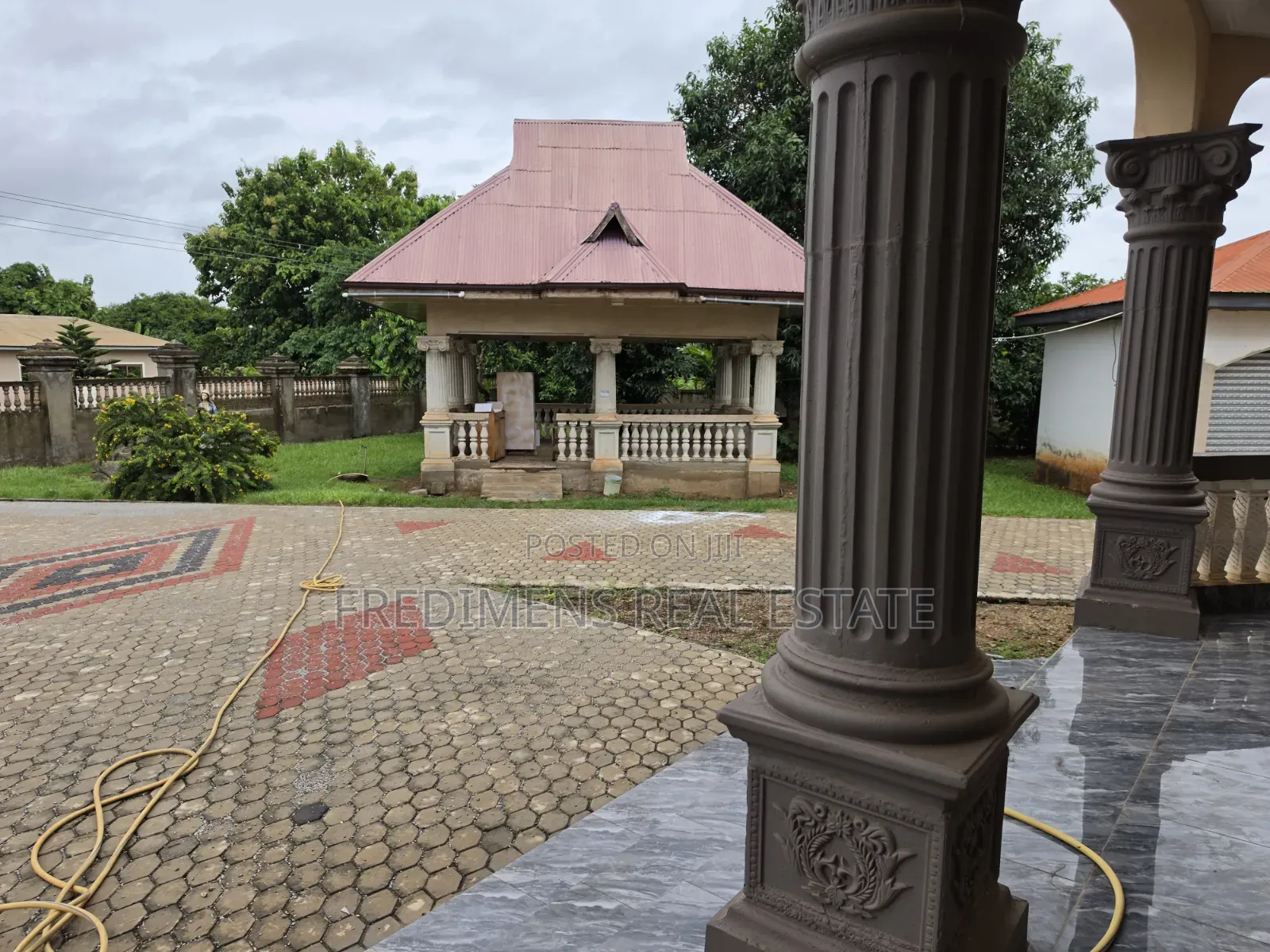 12bdrm House in Fredimens Real, Atwima Nwabiagya for sale
