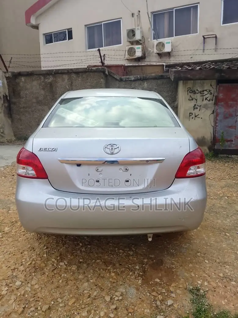 Toyota Belta 2010 Silver