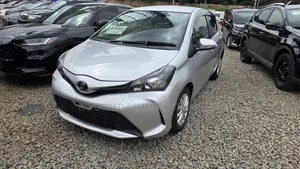 Toyota Vitz 2014 Silver