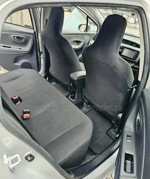 Toyota Vitz 2014 Silver