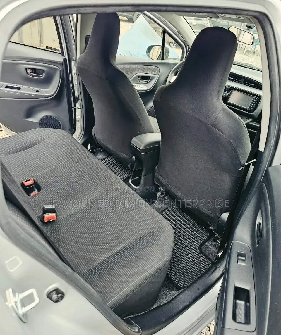 Toyota Vitz 2014 Silver