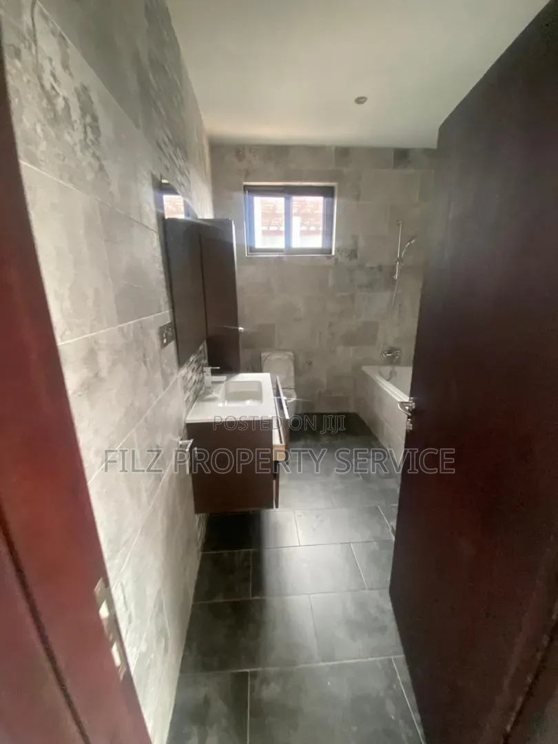 4bdrm House in Kayboat, Parakuo Estate for rent