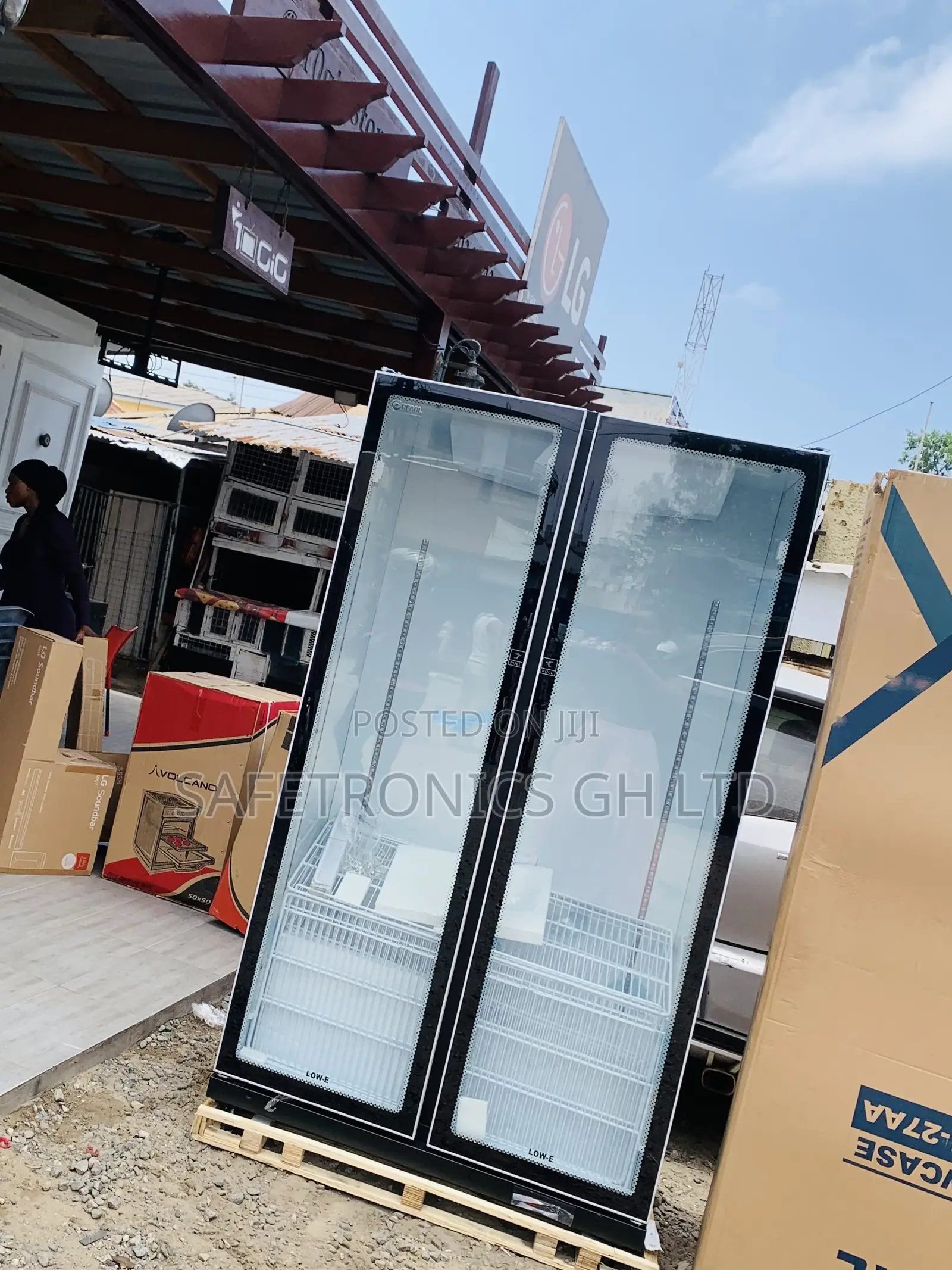 New Design Pearl PVC-801-27AA 690-Litre Door Glass Display Fridge