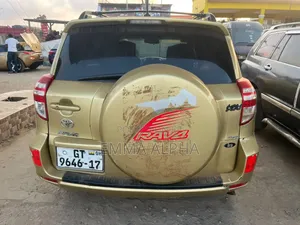 Toyota RAV4 2011 Gold