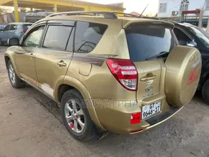 Toyota RAV4 2011 Gold