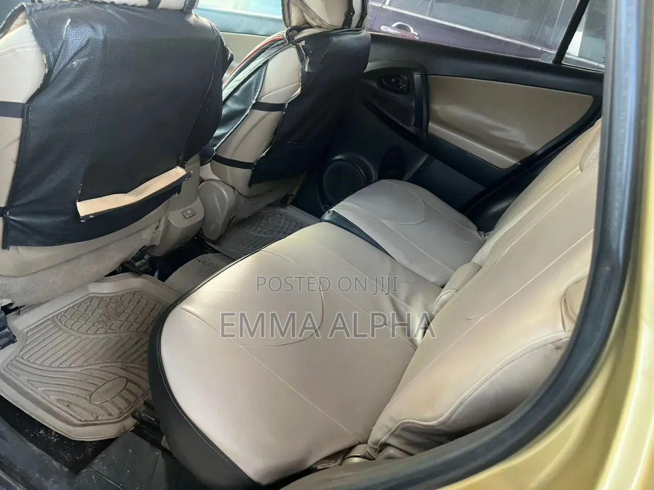 Toyota RAV4 2011 Gold
