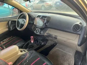 Toyota RAV4 2011 Gold