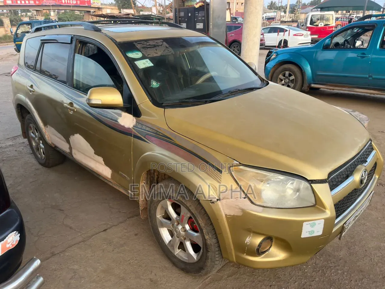 Toyota RAV4 2011 Gold