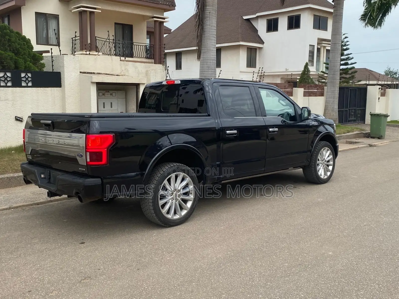 Ford F-150 Limited 4x4 SuperCrew Cab Styleside 5.5 ft. box 145 in. WB
