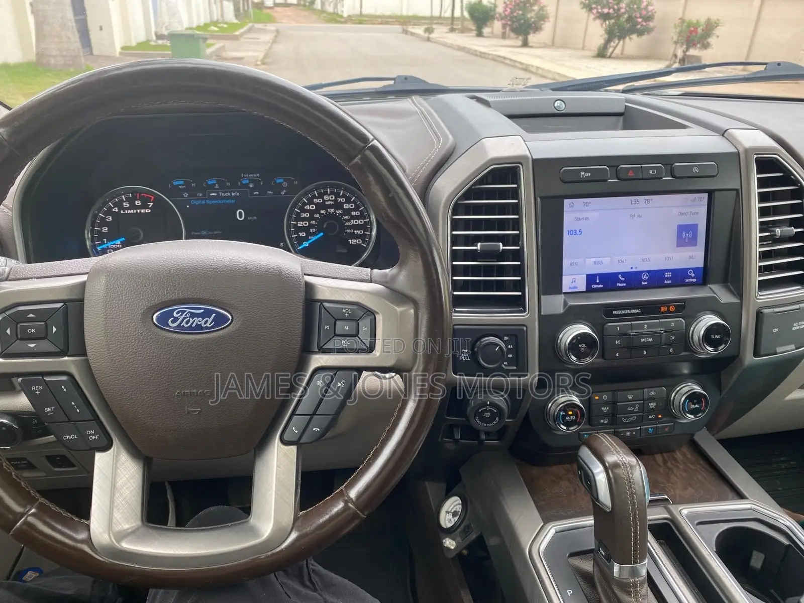 Ford F-150 Limited 4x4 SuperCrew Cab Styleside 5.5 ft. box 145 in. WB